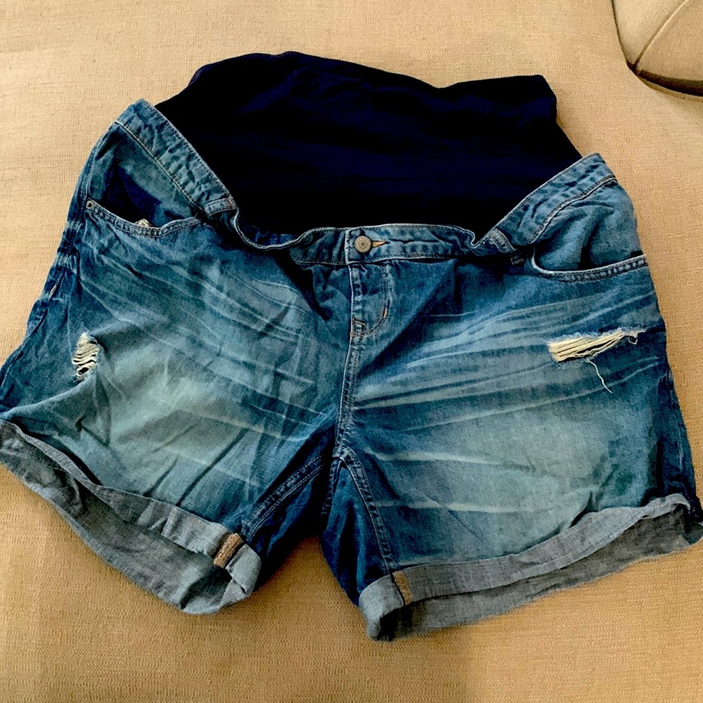 Full panel maternity shorts